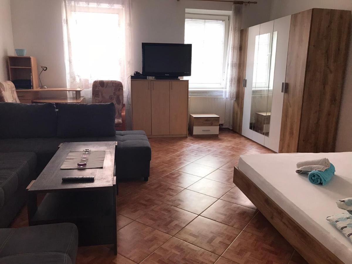 Ferienwohnung Dvacitka Budweis Exterior foto